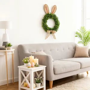 Vue de détail de couronne de lapin de Pâques, décoration murale en verdure artificielle pour salon.