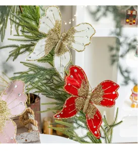 Detailansicht hochwertiger Stoff Schmetterling Weihnachtsbaum Blumen Dekor mit Glitzer Strass.