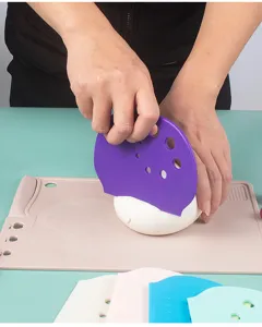 Rascador de masa de PP con marcas de escala para repostería, corte de tartas y pastelería.