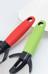 Roestvrijstalen pizzasnijder wiel met ergonomisch kunststof handvat voor de keuken.