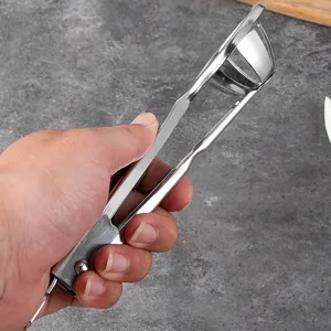 Coupe-œufs en acier inoxydable outil de cuisine détail montrant les fils de coupe et la poignée.