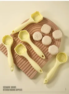 Ensemble de 5 moules à gâteau de lune, ustensiles de pâtisserie et de desserts avec motifs.