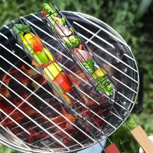 Cesta de parrilla rodante de acero inoxidable con mango de madera para barbacoa al aire libre.
