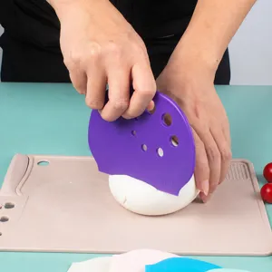 Rascador de masa de plástico con escala para repostería, alisado de tartas y pasteles.