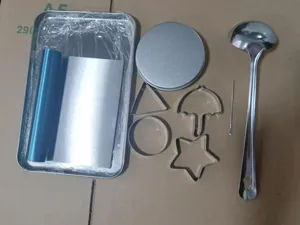 Ensemble de moules à biscuits dalgona en acier inoxydable emporte-pièces avec boîte et plateau.