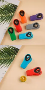 Clip di chiusura magnetiche multifunzionali per la conservazione degli alimenti in cucina.