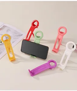 Vista dettagliata del apribottiglie in plastica multifunzionale e supporto per telefono.