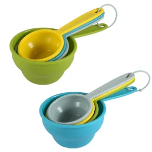 Kleurrijke set van 4 inklapbare maatbekers en lepels met schaalverdeling voor bakken koken.