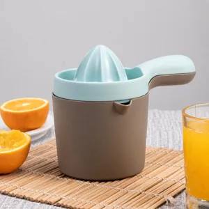 Creative manual juicer small lemon squeezer plastic separation cup for home kitchen use