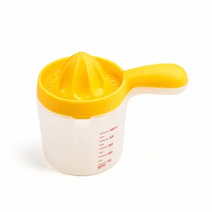 Creative manual plastic lemon juicer with 500ml measuring cup and handle for home use.