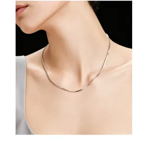 Italienische Handwerkskunst S925 Sterlingsilber quadratische Schlangenkette Halskette Damen.