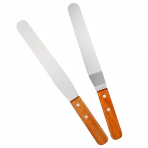 Stainless steel cake spatula set with wooden handle, straight and offset icing spatulas for baking.