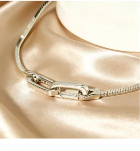 S925 Sterlingsilber Schlangenkette Armband mit universeller Schnalle, elegantes Design, modischer Schmuck.