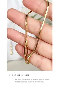 Nahaufnahme des S925 Silber Schlangenkette Armbands mit einzigartigem verstellbarem Verschluss.