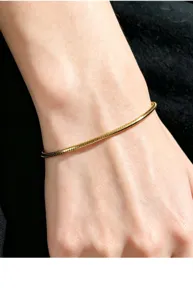 Elegantes goldenes Schlangenketten Armband für Damen und Herren, minimalistischer Armschmuck.