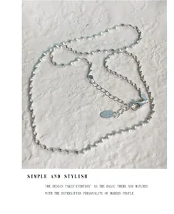 Detailopname van S925 sterling zilveren ketting met gedraaid bladontwerp, stijlvol minimalistisch.