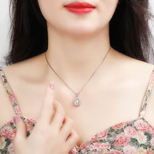 Collana con ciondolo ovale in argento sterling S925 agata calcedonio stile vintage chic.