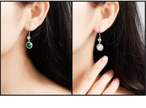 Nahaufnahme von Sterling Silber Edelstein Ohrringen, elegantes Jade Design für Damen.