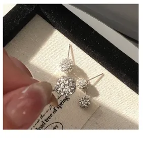 Silberner Kristallkugel Ohrstecker mit glitzernden Steinen, elegante Damen Schmuck.
