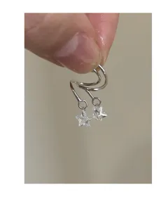 Sterlingsilber S-form Spiralen Doppelstern Zirkon Ohrklemme Detailansicht Modeschmuck