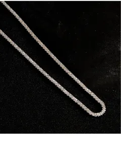 Detailansicht der S925 Sterling Silber Sternen Kette mit italienischem Glanz Finish.