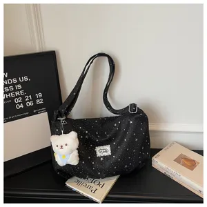 Borsa a tracolla in tela con stampa di stelle di grande capacità e ciondolo orsetto
