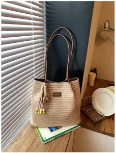Zomerse geweven strooien tote tas voor dames, casual grote schoudertas met bloemenhanger.