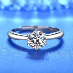 Klassischer S925 Silber Moissanit Verlobungsring mit sechs Krappen, elegant und verstellbar.