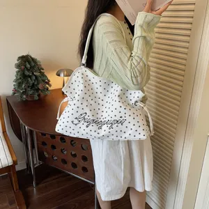 Sac à épaule blanc élégant avec joli motif d'empreinte de patte noire pour femmes.