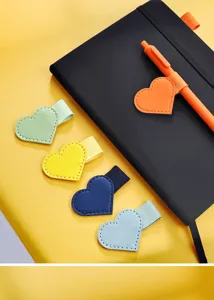 Bunte herzförmige leder elastische stifthalter schleife für tagebuch und büro zubehör.