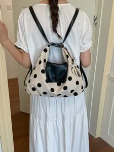Zaino elegante a pois e borsa a tracolla da donna, grande capacità per viaggi quotidiani.