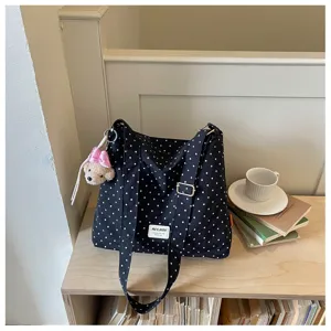 Sac cabas en toile à pois noirs avec bandoulière réglable et charmant pendentif d'ours en peluche.