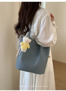 Korean minimalist woven shoulder tote bag for women, stylish large capacity commuter bag with bear.