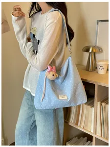 Grand sac cabas en toile à pois bleus sac bandoulière décontracté avec pendentif d'ours.