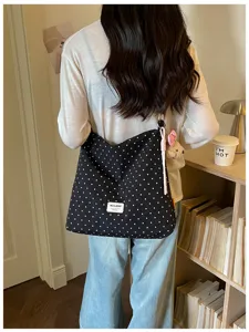Sac cabas noir à pois décontracté grande capacité sac à bandoulière pour femmes chic.