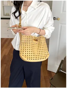Retro geperforeerde emmertas, modieuze schoudertas voor dames in casual dagelijkse stijl.