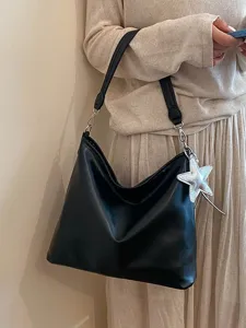 Stylish black shoulder tote bag for women, versatile slouchy hobo handbag for daily commute.