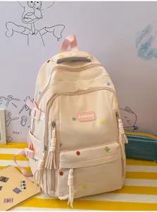 Detailansicht des rosa Studentenrucksacks mit bunter Stickerei sowie stylischen Quasten.