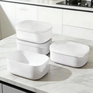 Ensemble de contenants de préparation de repas en plastique blanc pour la cuisine.