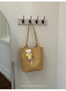 Korean minimalist woven leather tote bag, large capacity stylish casual shoulder handbag daily.