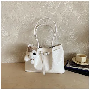 Woven tote bag for women, large capacity shoulder handbag, stylish commuting daily purse.