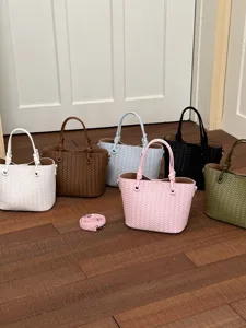 Retro woven bucket bag for women, stylish casual handbag and versatile crossbody bag options.