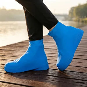 Blaues wasserdichtes Silikon-Schuhüberzug Detail, rutschfeste Sohle für regnerische Tage.