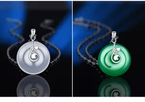 S925 Silber Sicherheitschnalle Anhanger Halskette mit weissem und gruenem Chalcedon Damen.