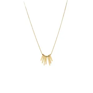 Collier ras du cou minimaliste doré à plusieurs pendentifs barres, bijoux tendance élégants.