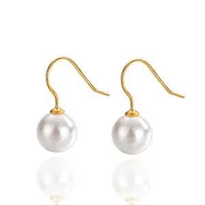 Elegante weiße Perlen Ohrhänger mit vergoldetem Finish und klassischem Design Stil.