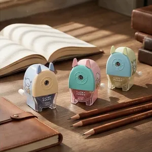 Simpatico temperamatite manuale con manivella e adorabile design di cagnolino per studenti.