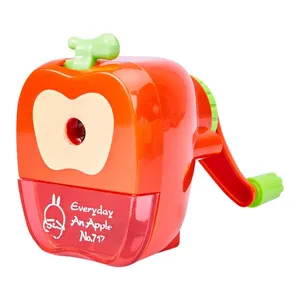 Roter Apfel geformter manueller Bleistiftspitzer mit Kurbel und transparentem Spänekasten.