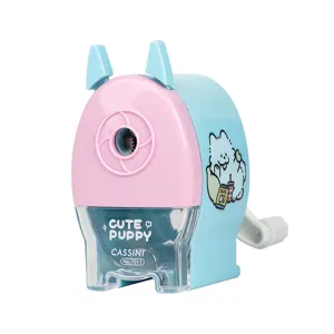 Simpatico temperamatite manuale con manovella, cucciolo rosa e blu cancelleria da scrivania.