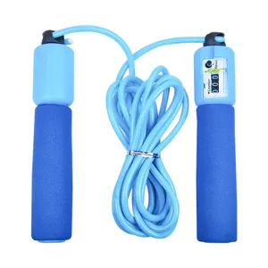 Corde à sauter bleue avec poignées en mousse et compteur mécanique pour le fitness.